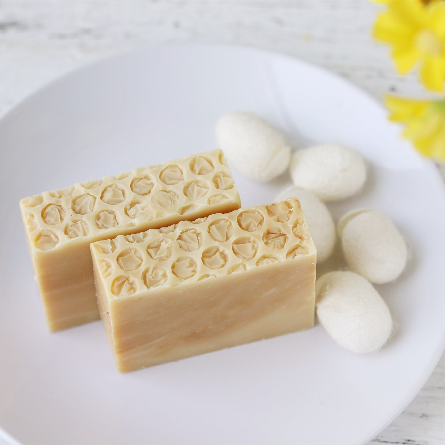 Honeycomb Mulberry Silk Soap Natural Cold Made Soap Honey Marseille Silk Handmade Soap for Pregnant Women and Infants Available