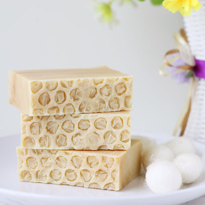 |200009122:100015911#honey silk soap 95g